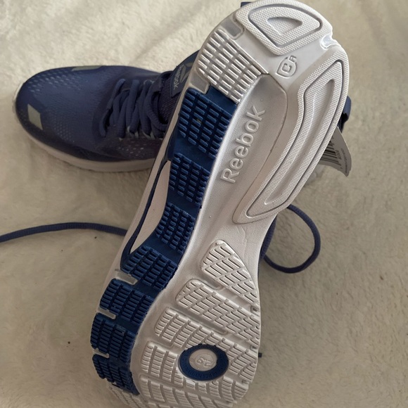 Women’s Reebok 6.5 NWT - Picture 5 of 6